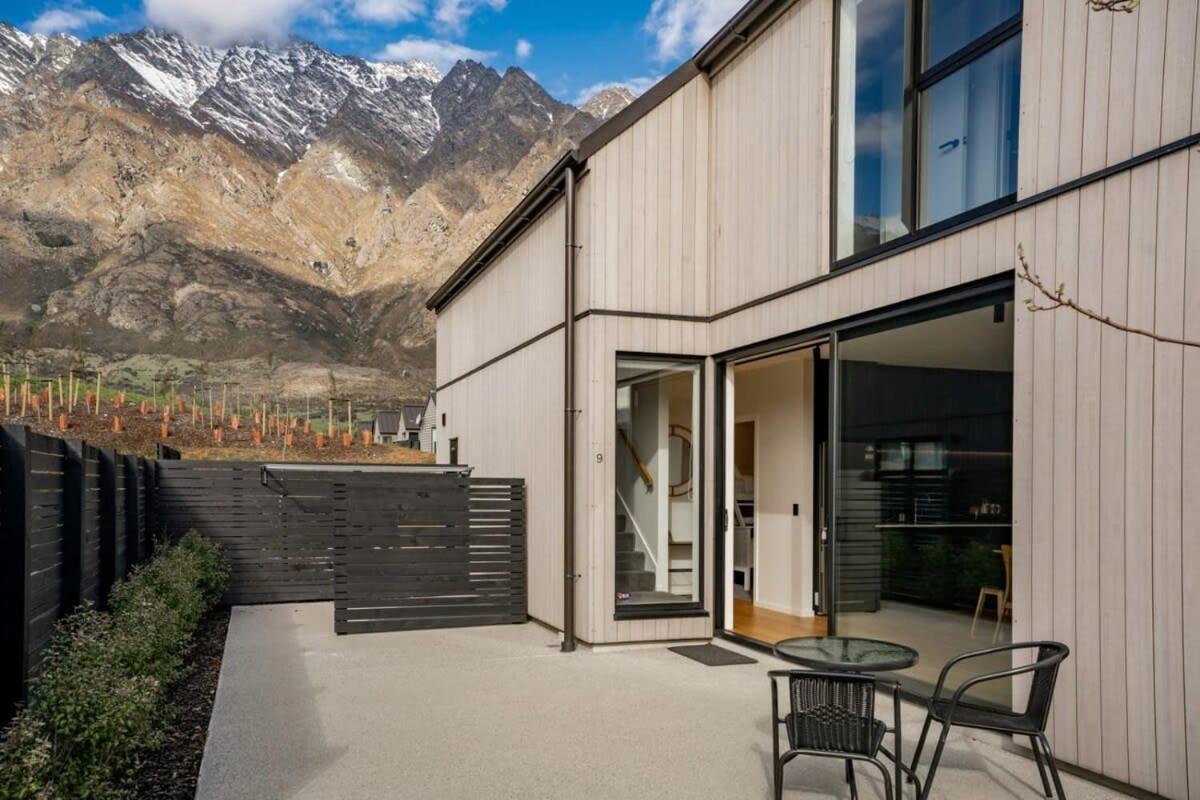 Nestled Below The Remarkables Квинстаун Экстерьер фото